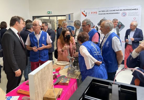 Christine LE NABOUR échange avec des bénévoles de l'association Christine LE NABOUR échange avec des bénévoles de l'association