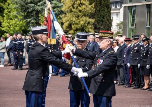 Céremonie de remise des drapeaux à la caserne GUILLAUDOT à Rennes