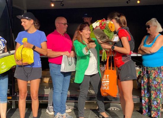 À la remise des prix lors du Trail Muco du Pays de Vitré.