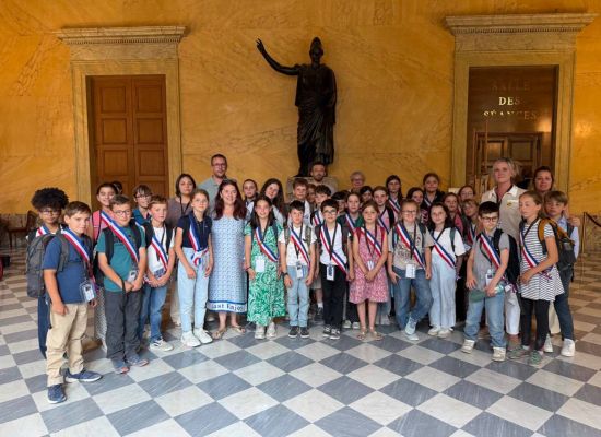 Réception d’un groupe pour une visite de l’Assemblée nationale