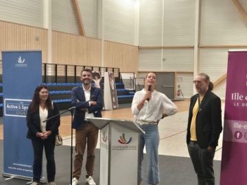 [CE VENDREDI EN CIRCONSCRIPTION 📍]

À #Châteaubourg aux côtés du maire @teddyregnier, pour inaugurer l’espace Fayelle - Cléopâtre Darleux.

Beaucoup de monde...