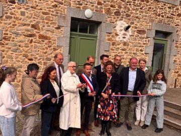 A l’inauguration de nouveaux logements communaux, de vestiaires et d’une salle multiactivités, dans la commune de #LePertre en présence de @francoise.gatel -...