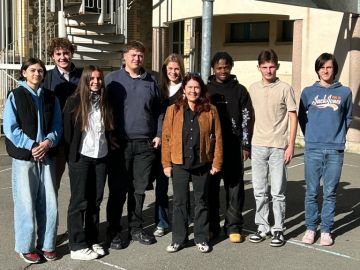 Entretien avec des délégués de classes représentant des élèves du Lycée Sainte Jeanne D’arc de #Vitré, qui ont répondu favorablement à mon invitation.

Je...