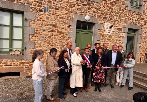 Inauguration de nouveaux logements communaux, de vestiaires sportifs et d’une salle multiactivités au Pertre